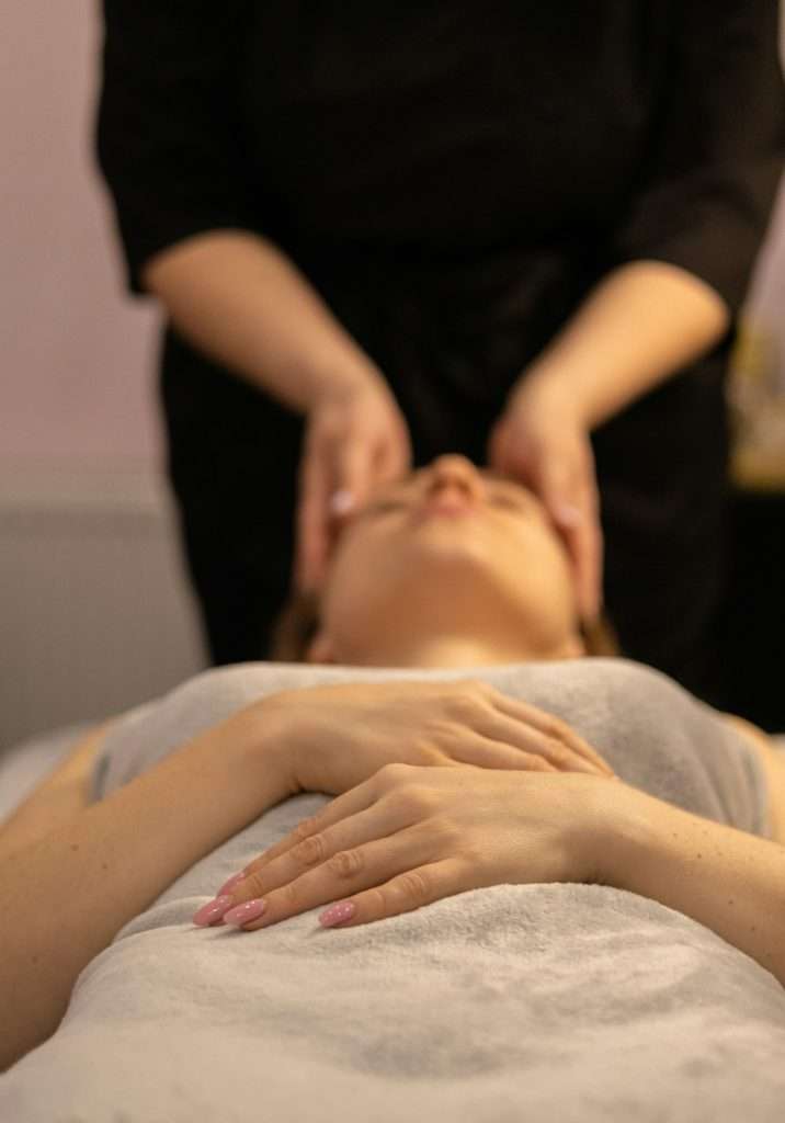 a-woman-getting-a-facial-massage-at-a-spa-bj7i-96glwm
